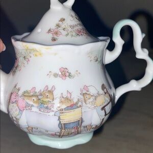 Vintage Royal Doulton Brambly Hedge miniature tea pot